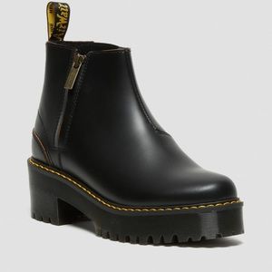 Doc Marteen Chelsea Boots